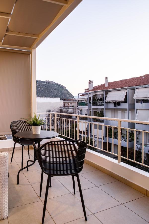 Living In Nafplio Urban Chic Apartments ภายนอก รูปภาพ